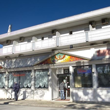 Hotel La Fenice Lignano Sabbiadoro Dış mekan fotoğraf