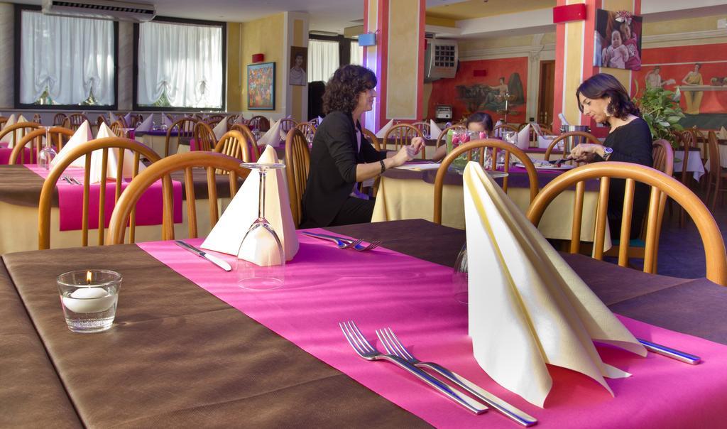Hotel La Fenice Lignano Sabbiadoro Dış mekan fotoğraf